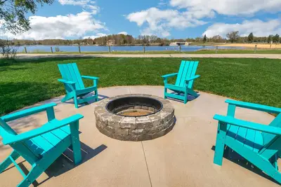 Image de Lil' Nauti: A Splash of Luxury for Your Summer Escape