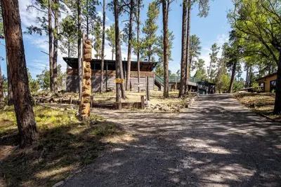 Image de Stargazer - Beautiful Cabin - Huge covered decks, hot tub, wildlife