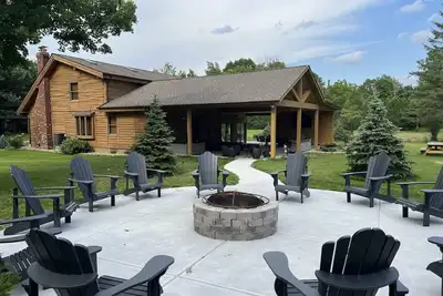 Image de Log Cabin with Hot Tub