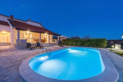 Image de Maison pour la famille avec la piscine Privlaka, Zadar (K-21280)