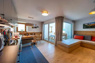 Image de Appartement \"Gass C\" avec vue sur les montagnes, terrasse privée et Wi-Fi