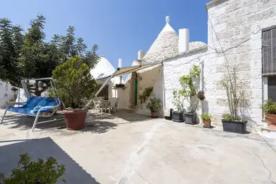 Image de Maison de vacances 'Trullo Antica Pietra' avec terrasse privée, jardin privé et climatisation