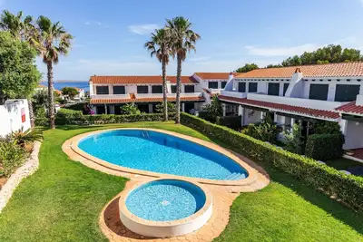 Maison de vacances \"Maison Menorca\" avec vue sur la mer, piscine partagée et Wi-Fi