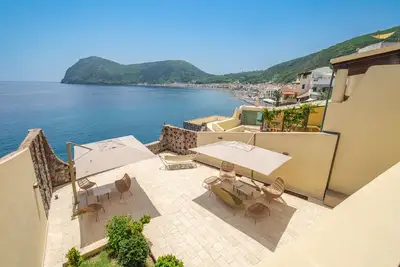 Image de Villa 'Chiara' près de la mer avec vue sur la mer et terrasse