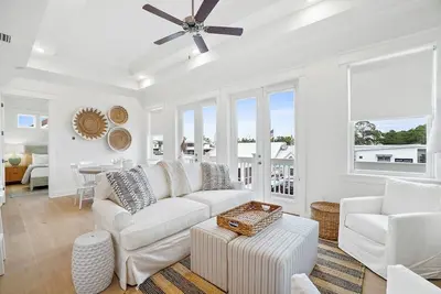 Image de 30a Salty Dog Sea Cottage - Dog Friendly, Golf Cart, 4 Bikes, 2 Pools, Beach