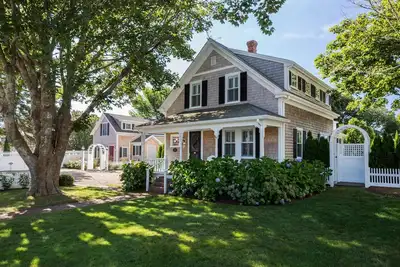 Image de Stroll Chatham's Historic Downtown / Shops, Dining, Galleries, Etc.