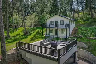 Rooftop deck, access to Lake Blaine, near Glacier