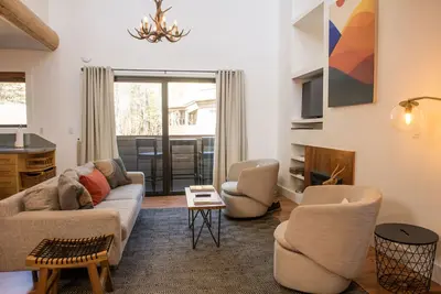 Image de Meadowbrook Condo 9 - Couples Oasis Hideout Prime for Hiking or Bike Path