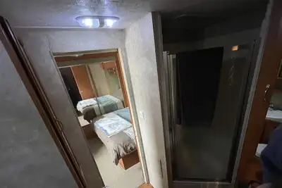 Image de Waterfront Remote (boat access) Rv on Dogtooth Lake, On