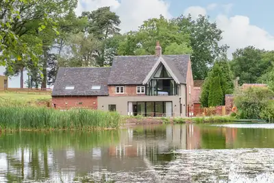 Image de Lakeside Lodge, pet friendly, with hot tub in Pattingham