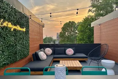 Image de New! Rooftop Haven | Group Getaways <3 of Memphis