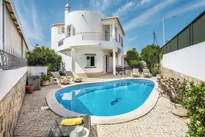 Image de Beautiful Detached Villa, 10 Minutes Walk From Porto Do Mos Beach