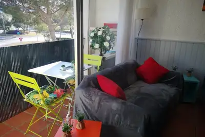 Image de Appartement cosy avec la clim, 5 minutes à pied de la plage