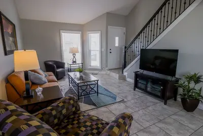 Image de Classy, Charming, Comfy 2 Br