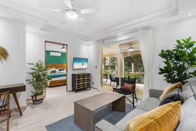 Image de Stylish Ground floor Condo  walking to Town