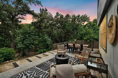 Image de Claudia · Artist Retreat on the Creek | Sleeps 10 | Hot tub