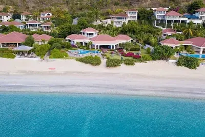 Image de An Elegant Private Residence for Rent on Beautiful Mahoe Bay.