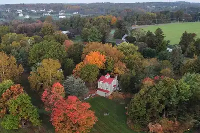 Image de Modern carriage house, renovated w beautiful views - Sleeps 6