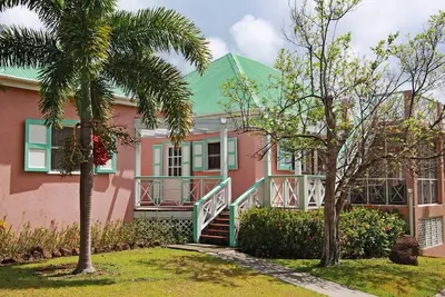 Image de 5 bedroom Villa with pool, 5 min walk to the beach