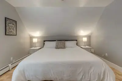 Image de Salem Charm Meets Modern Luxury Next to Downtown