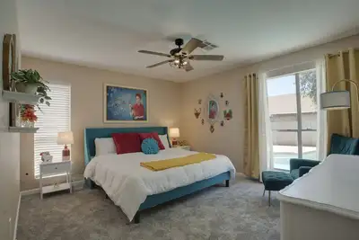 Image de 3b w/ pool for groups near stadium & entertainment