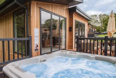 Image de Aspen Lodge | sleeps 6 - Hot Tub, Dog Friendly - 5* Visit England