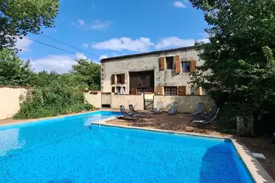 Image de Gîte au bord de la piscine, idéal pour les familles avec ados