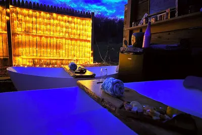 Image de Glamping at Coyote Hollow Park Family site now with soaking tubs*!