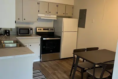 Image de Walk to Cruise Boat 2min, brewery, parks, & restaurants Downtown Apartment