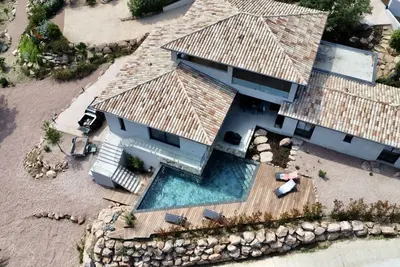 Image de Villa de standing Neuve avec piscine vue panoramique montagne