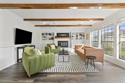 Image de SPACEous retreat with hot tub, high-speed wifi, and game room