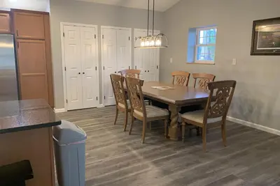 Image de Remote, with a ton of wildlife!