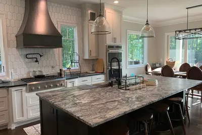 Image de Luxurious Lake Oconee Family Getaway!