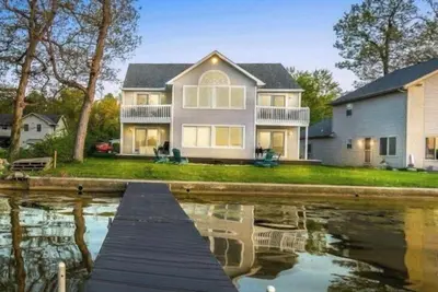 Image de 4br Lakefront · Pier · Game Room · Sleeps 16+