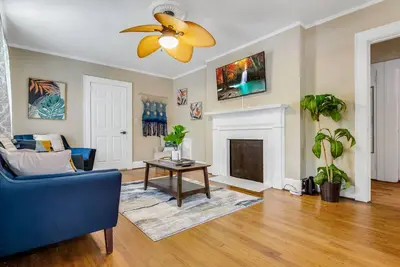 Image de The Bohemian Paradise - 5 Mins from Uptown