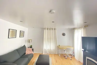 Image de Great Natural Light apartment in Historic Building