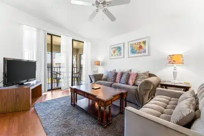 Image de Clean & Bright. Minutes to Anna Maria Island+