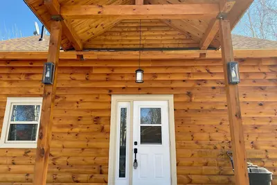 Image de Log Cabin across from ski Wentworth, with outdoor fire pit and Bbq