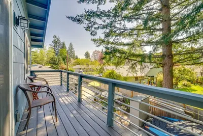 Image de Bellevue Abode: Balcony, 13 Mi to Downtown Seattle