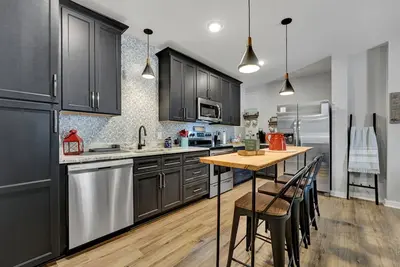 Image de Comfy Cottage Walking Steps From Shopping/Dining/Taproom/Spa