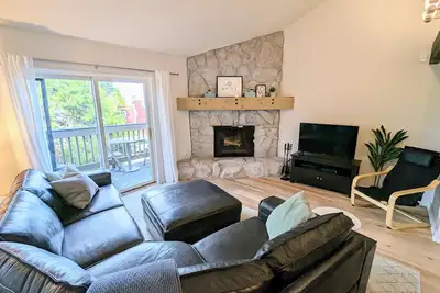 Image de Dog-friendly condo close to Winter Park shuttle with pool, hot tub, tennis, gym