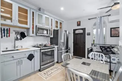 Image de Luxury living  w/Kitchen-full bath