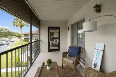 Image de Newly Furnished condo, close to beautiful Jupiter and Juno Beaches.