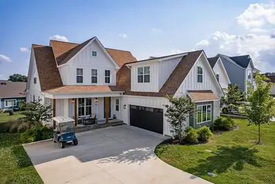 Image de Beautiful Lake Home Retreat with Lake and Marina Access and Golf Cart