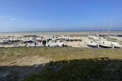 Image de Appartement Rdc face à la mer avec balcon et parking privatif