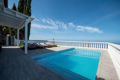 Image de Villa Emperador. 3 Bedroom Villa