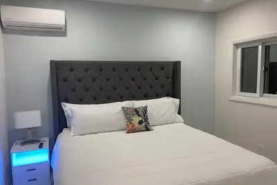 Image de Modern Spacious Villa steps away from a beautiful private beach