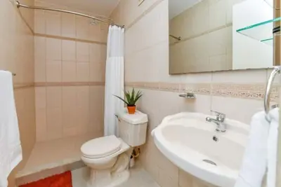 Image de Palma Real 2Bed/2Bath sleeps 6 close 2 Palm Beach!