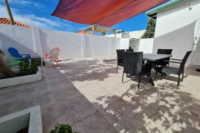 Image de Nice 2br house with new kitchen & private backyard