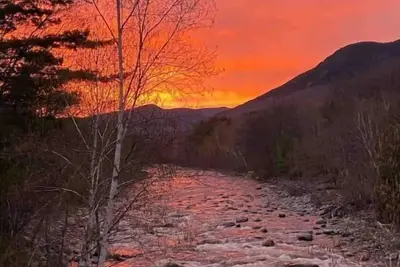 Image de Beautiful 2b/2b Riverfront Loon Condo